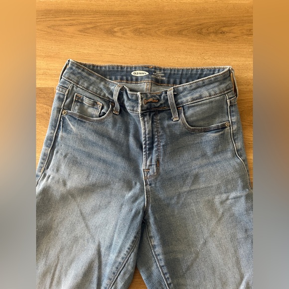 Old Navy Woman’s Power Slim Straight Jeans – Size 4, Light Wash- Like New - Picture 3 of 7